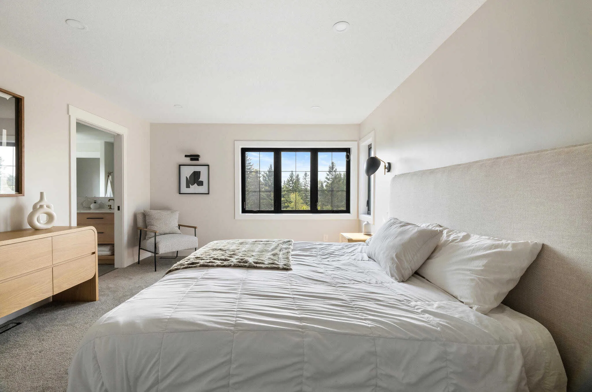 2047 Wascana Greens 26. Primary Bedroom