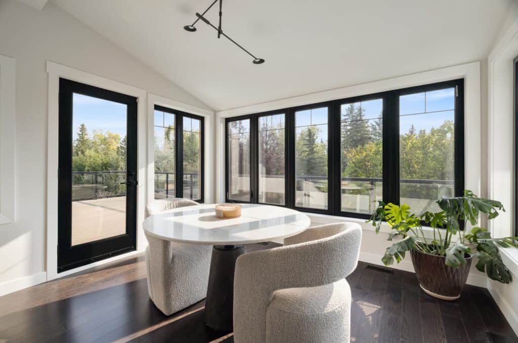 Contact 1 2047 Wascana Greens 14. Sun Room